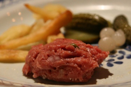 Le filet Américain frites Le filet Américain frites