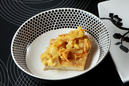 Tofu déshydraté grillé avec un œuf battu Tofu déshydraté grillé avec un œuf battu