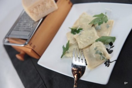 Tortelli de ricotta, sauce au beurre et à la sauge Tortelli de ricotta, sauce au beurre et à la sauge