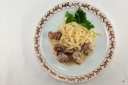 Rognons de veau à la moutarde et tagliatelles fraîches Rognons de veau à la moutarde et tagliatelles fraîches
