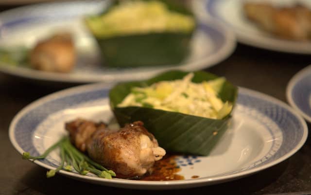 Pilons de poulet à la cannelle et salade vietnamienne
